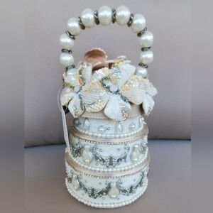 NWT MARY FRANCES I DO BEADED HANDBAG comes with certificate Of Auth.